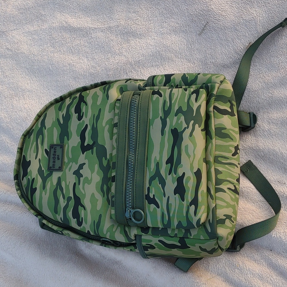 🙀🍀MADDEN GIRL Green Camo Backpack MG-5626 - Picture 6 of 14